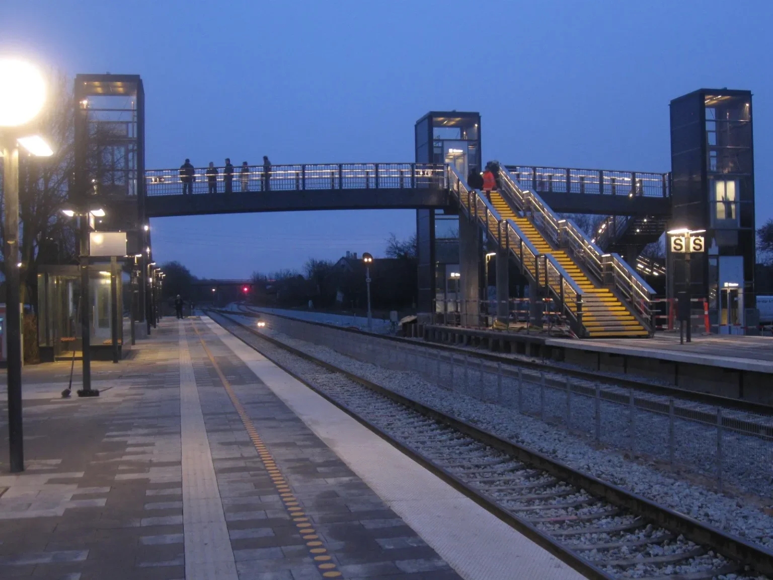 LYS PÅ GLUMSØ & LUNDBY STATIONSBROER