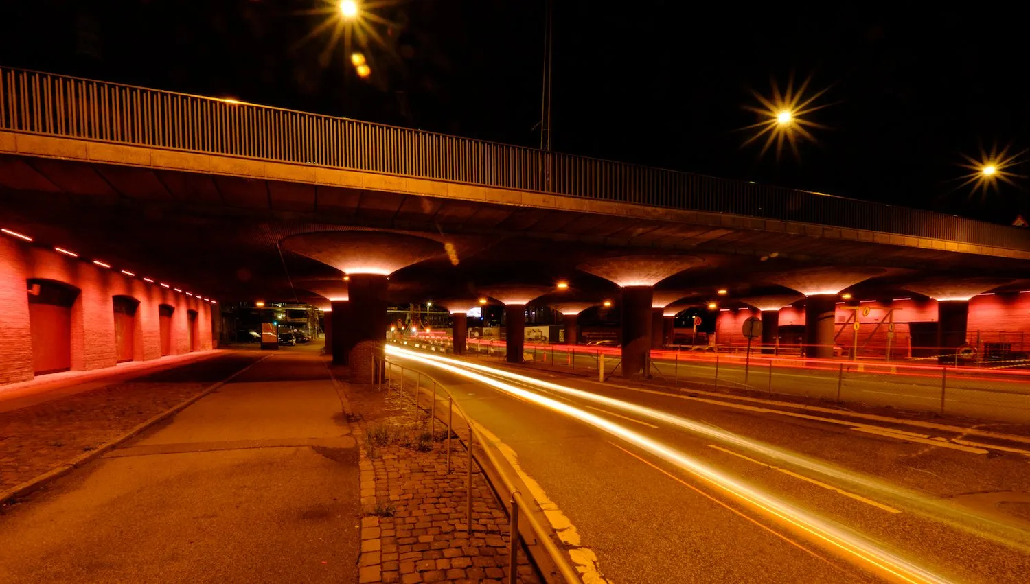 LYSINSTALLATION UNDER LANGEBRO